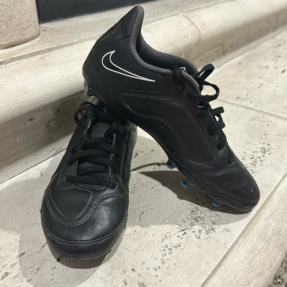 NIKE JR  LEGEND 9 CLUB FG/MG  SOCCER CLEATS DA1331-001 Size 5Y 🔥